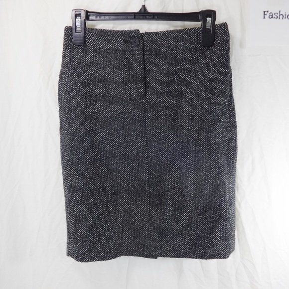LOFT Dresses & Skirts - ANN TAYLOR Loft Black White Tweed Skirt Petite 00P